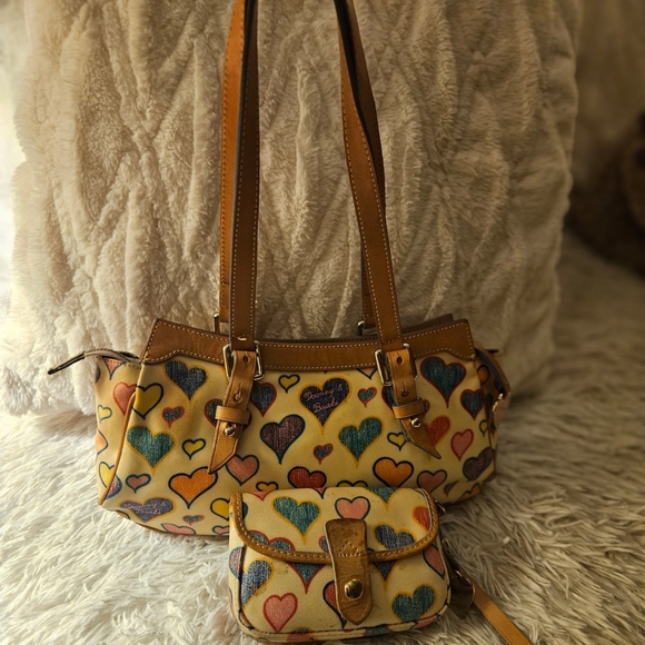 Dooney & Bourke Handbags - 🩷2pc. Dooney & Bourke Vintage Y2K 'CRAYON' Hearts Cream Leather Purse Set